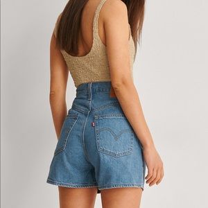 LEVIS high rise loose short 25